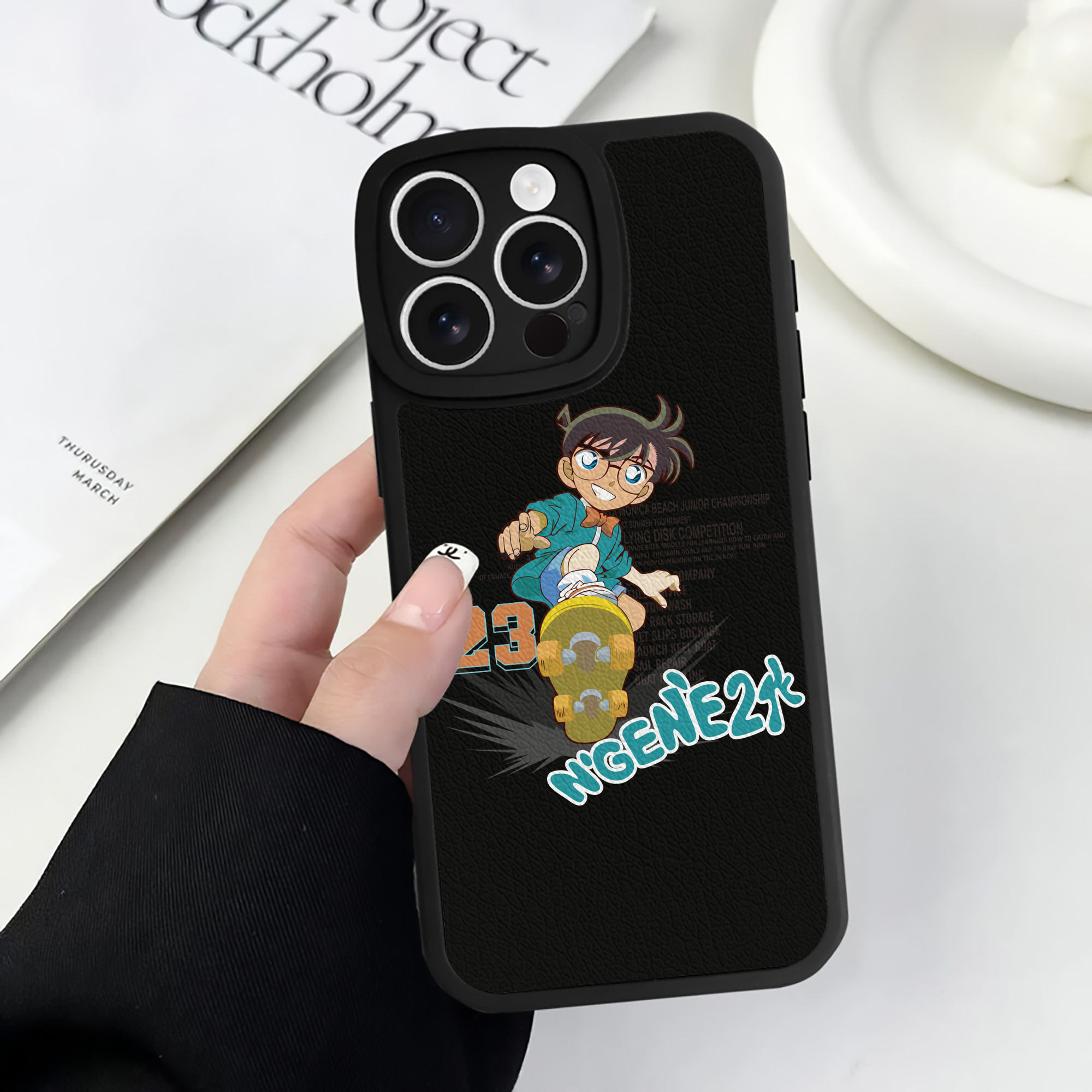 （画像用） 名探偵コナン 江戸川 コナン Detective Conan Conan Edogawa 【iPhone 16シリーズ対応】シリコンスマホケース（レザー調） 材質：シリコン